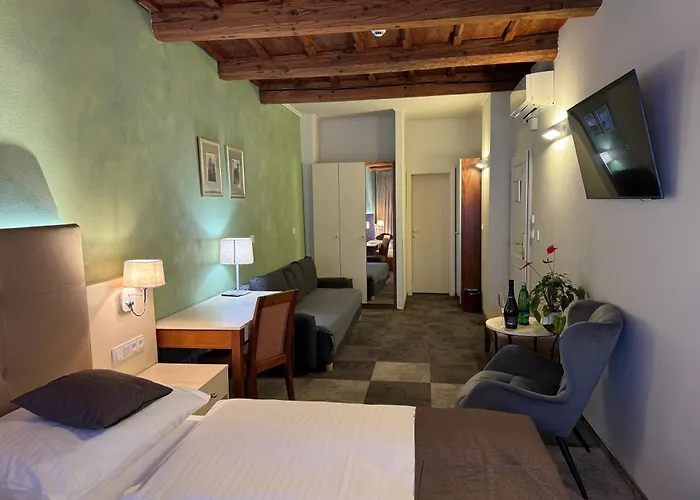 The Golden Wheel Hotel